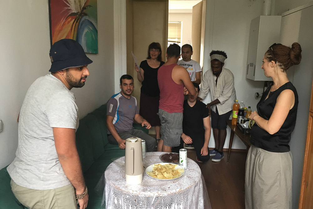 Schulalltag, Kaffee, Tee und Kommunikation in der Pause