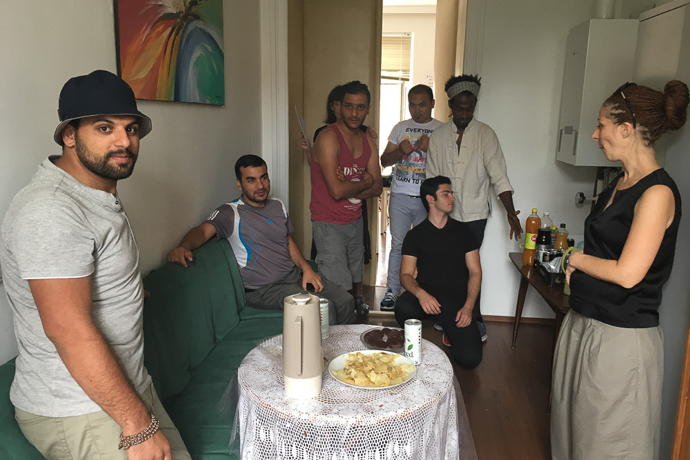 Schulalltag, Kaffee, Tee und Kommunikation in der Pause